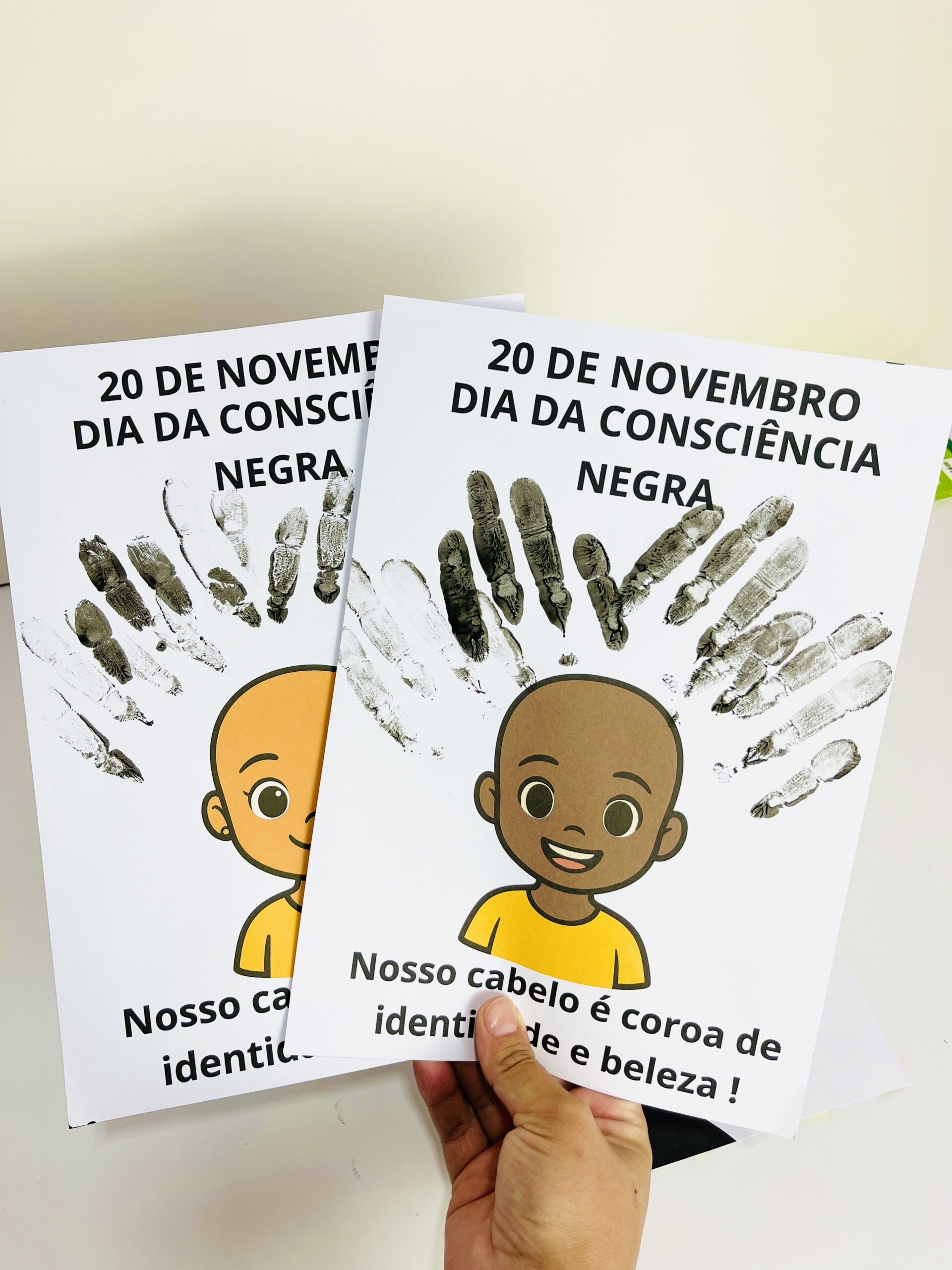 Atividade Infantil sobre Consciência Negra com Carimbo das Mãos - Imagem 4