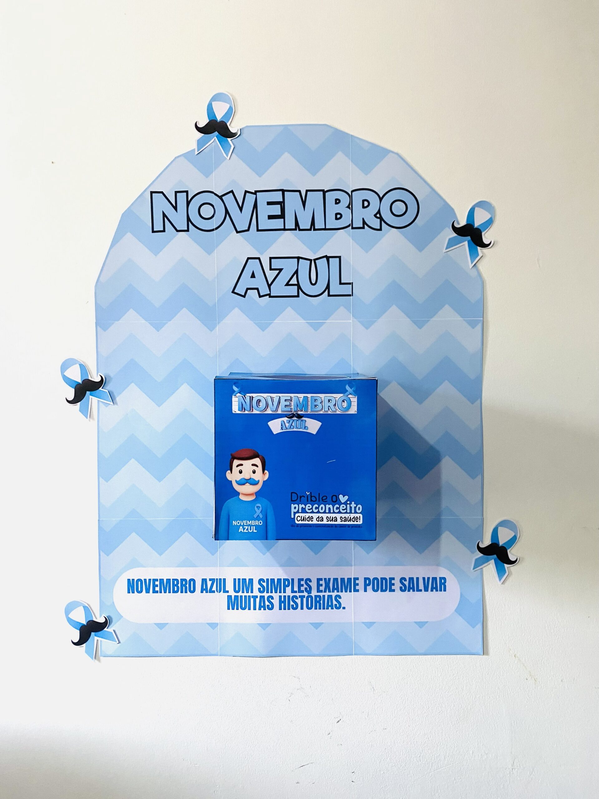 Caixa Temática Novembro Azul com Painel e Fichas Informativas - Imagem 2