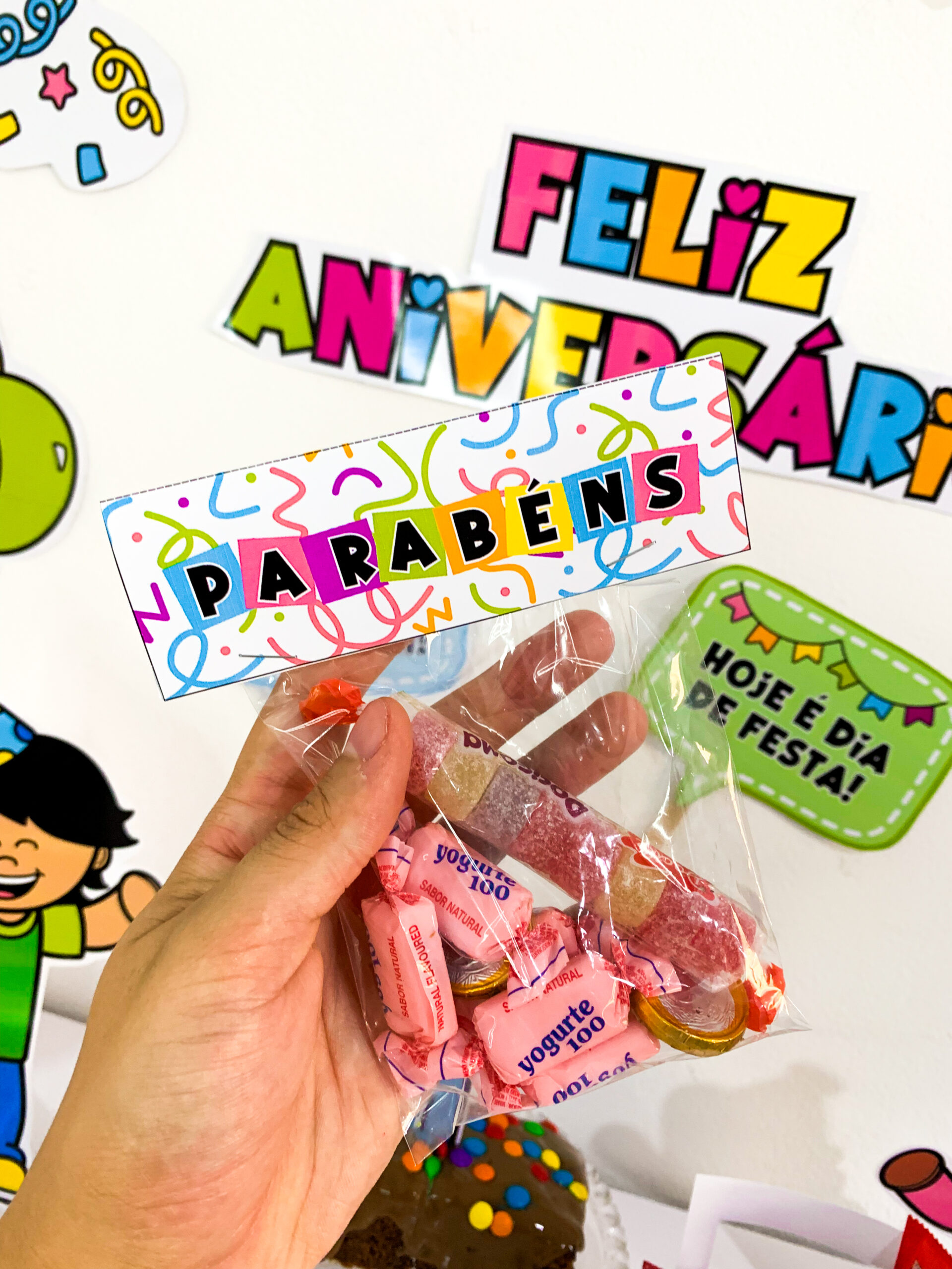 Recurso Pedagógico Aniversariante do Dia - Painel Mini, Plaquinhas e Moldura Foto - Imagem 4
